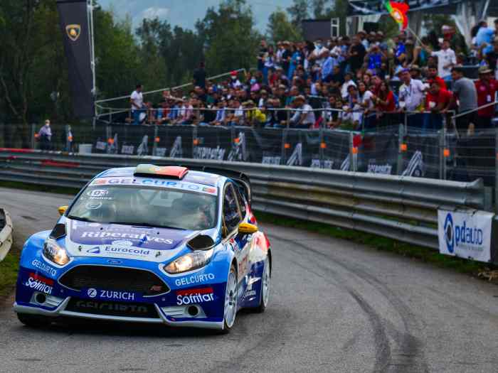 Ford Fiesta R5+ 2000cc turbo 450cv