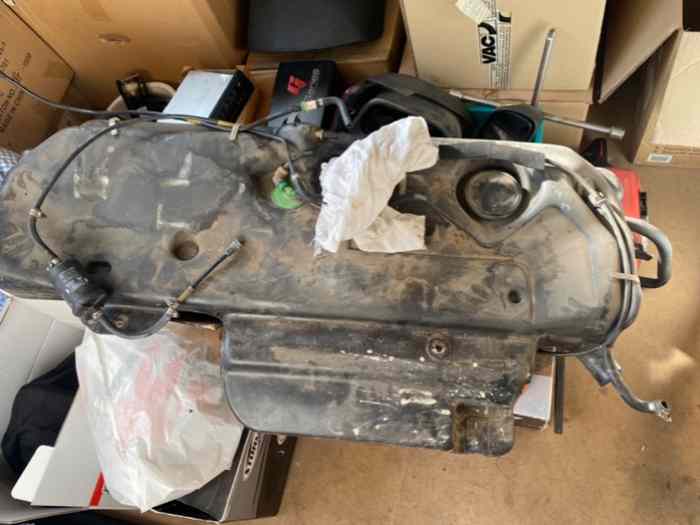 Réservoir 106 pièces et voitures de course à vendre, de rallye et de circuit.