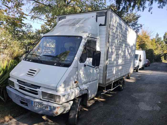 Renault b110 caisse avec hayon 0