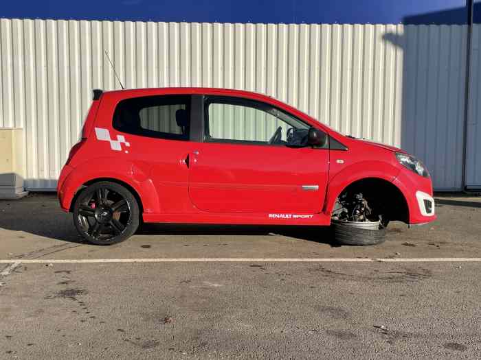 RENAULT Twingo II RS accidentée 2