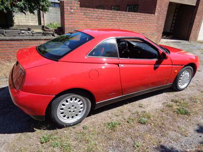 A vendre Alfa Roméo GTV 2.0L 16v twin spark 6500 € 0