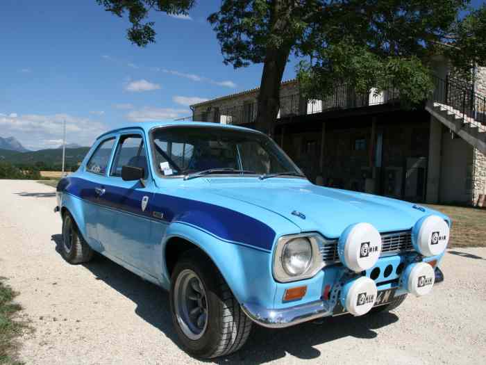 Véritable Ford Escort RS2000