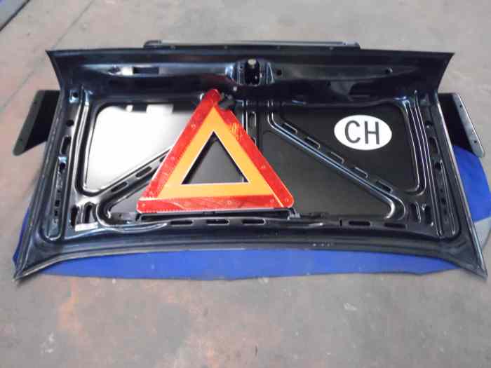 COUVERCLE DE COFFRE + SPOILER MERCEDES 190 EVOLUTION 3