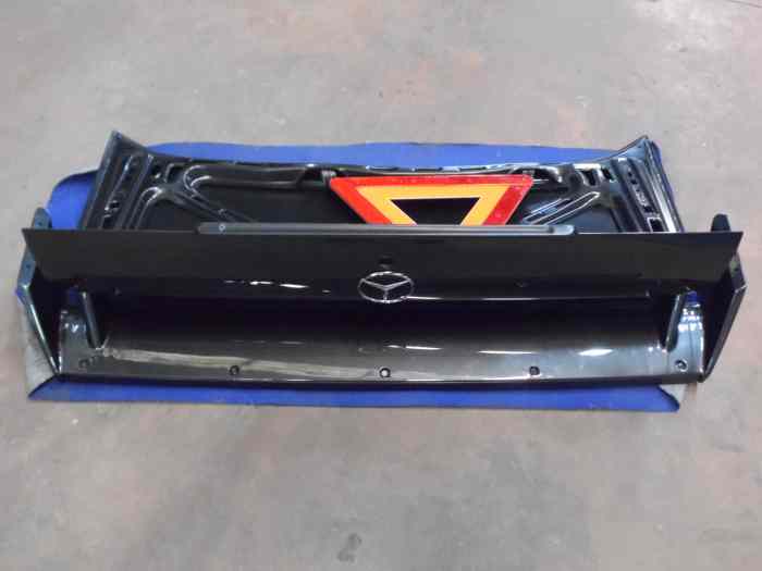 COUVERCLE DE COFFRE + SPOILER MERCEDES 190 EVOLUTION 4
