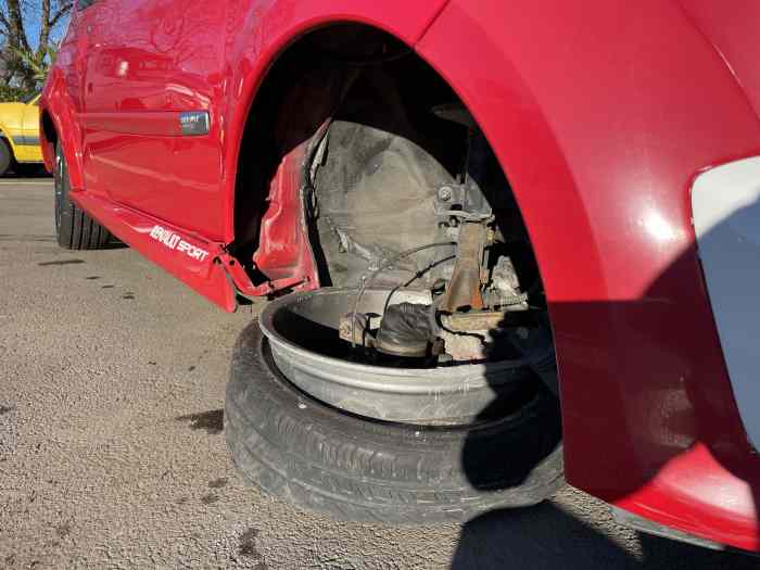 RENAULT Twingo II RS accidentée 4