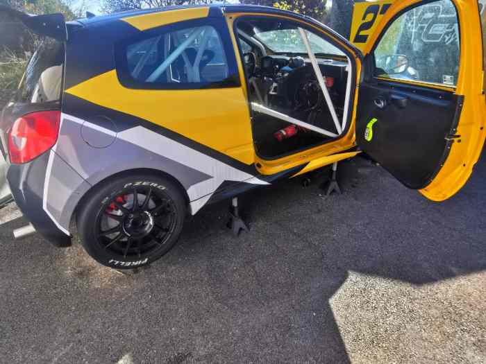 Renault Clio 3 Cup 260cv F2000