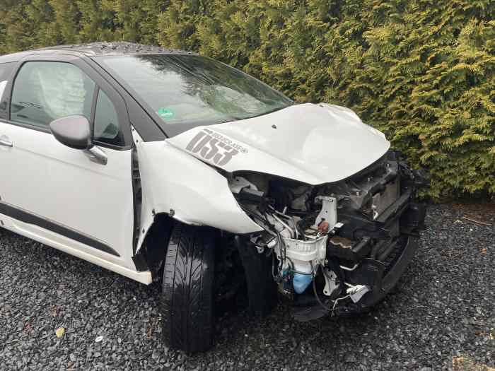Citroen DS3 racing accidenté 4