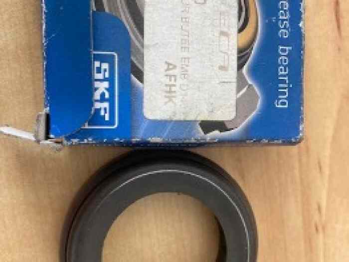 BUTEE EMBRAYAGE SKF VKC 2218 DIAMETRE 140 NEUVE 1