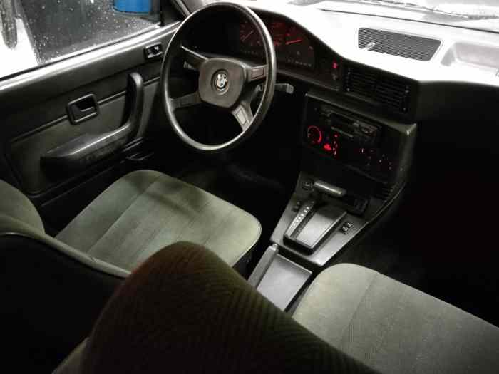 524 TD E28 BOITE AUTO (RARE!) origine MONACO 2