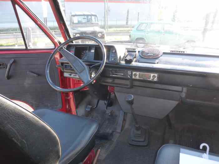 VOLKSWAGEN TRANSPORTER T3 2