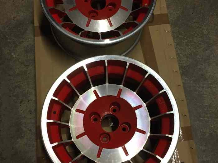 2 JANTES ARRIERES R5 TURBO 1 ROUGE NEUVES 1