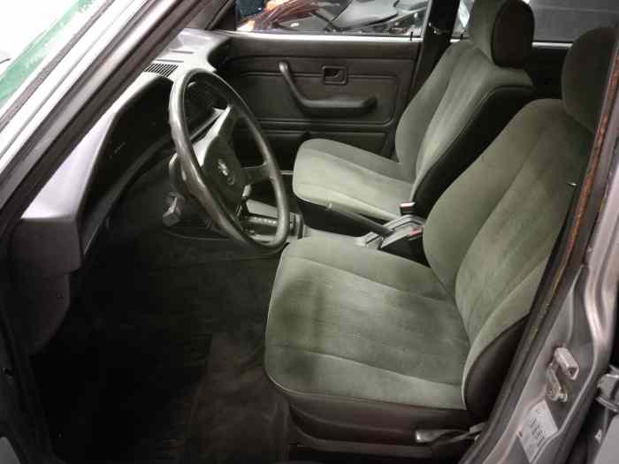 524 TD E28 BOITE AUTO (RARE!) origine MONACO 3