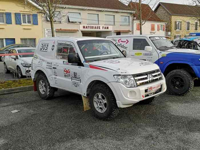 Mitsubishi Pajero rallye baja raid 1
