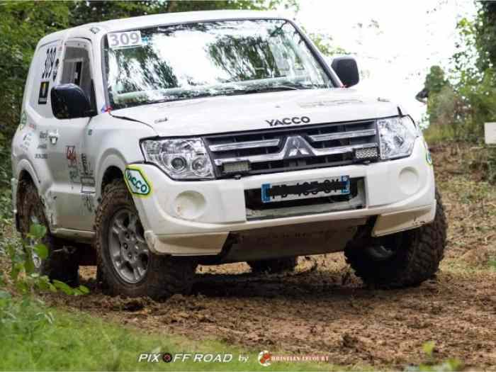Mitsubishi Pajero rallye baja raid 4
