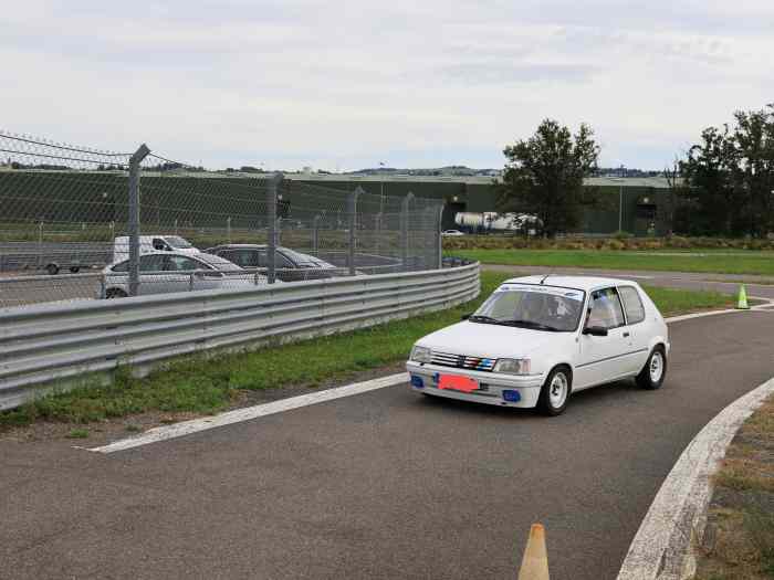 205 rallye f2000/12 3