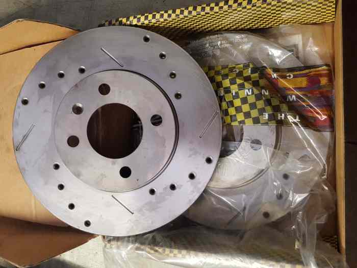 Disques de frein OMP rainurés perçés Golf 2 / 3 / GTI / Ibiza... 0