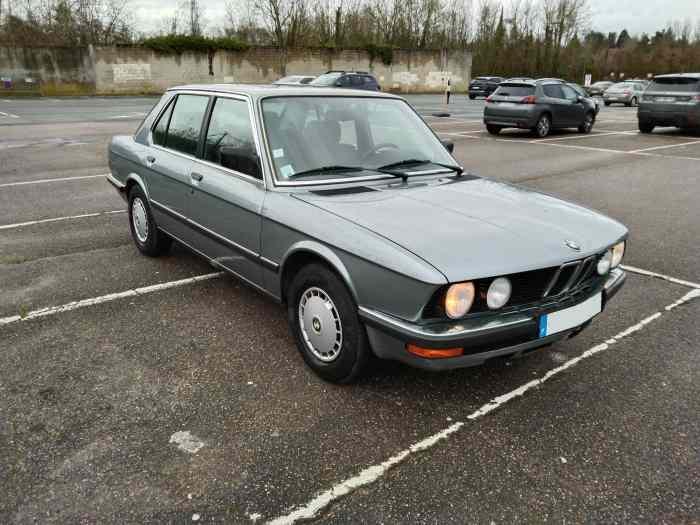 524 TD E28 BOITE AUTO (RARE!) origine MONACO 0