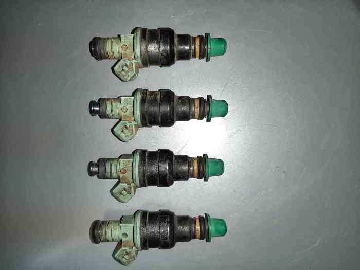 Lot 4 injecteurs R21 turbo 0