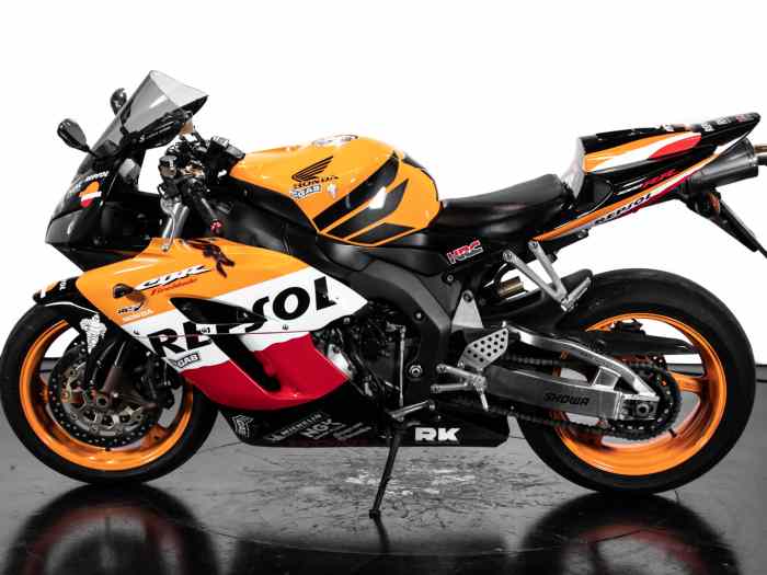 HONDA CBR1000RR FIREBLADE - limited edition - 2005 0