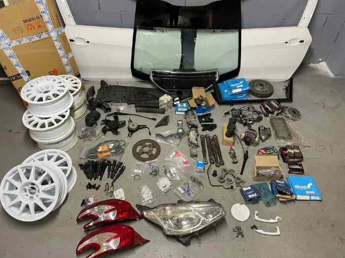 Lot Pièces Peugeot 208 R2 0
