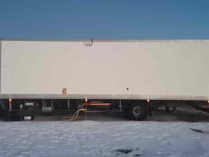 Camion paddock 12M habitable a l