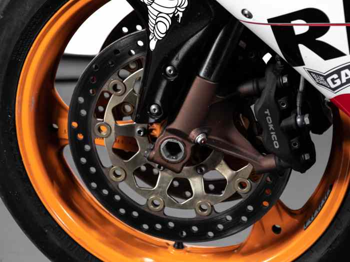 HONDA CBR1000RR FIREBLADE - limited edition - 2005 1