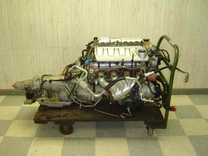 LS2 Engine 4L60E Pontiac GTO LS2 Engine 1