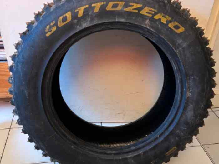 4 pneus cloutés Pirelli Sottozero