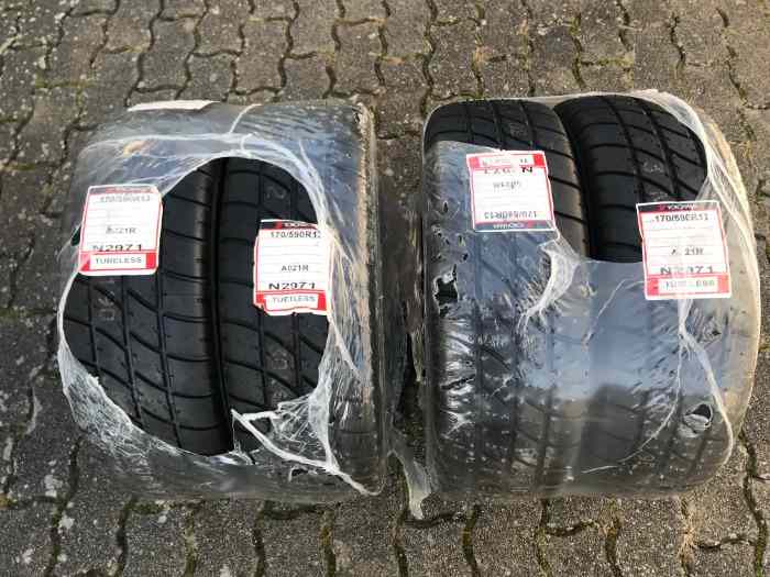 4 pneus neufs racing Yokohama A021R