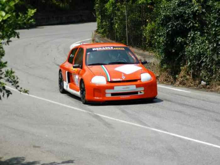 Clio V6 Trophy 0