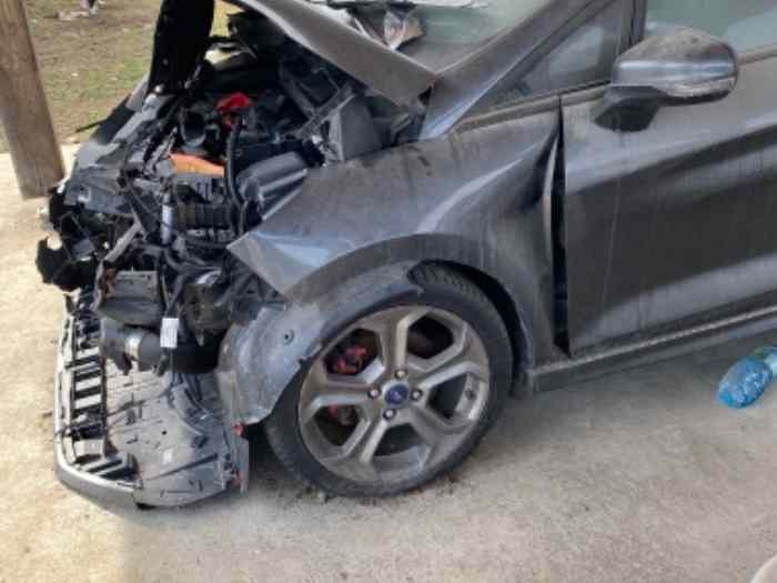Ford Fiesta ST accidentée 1