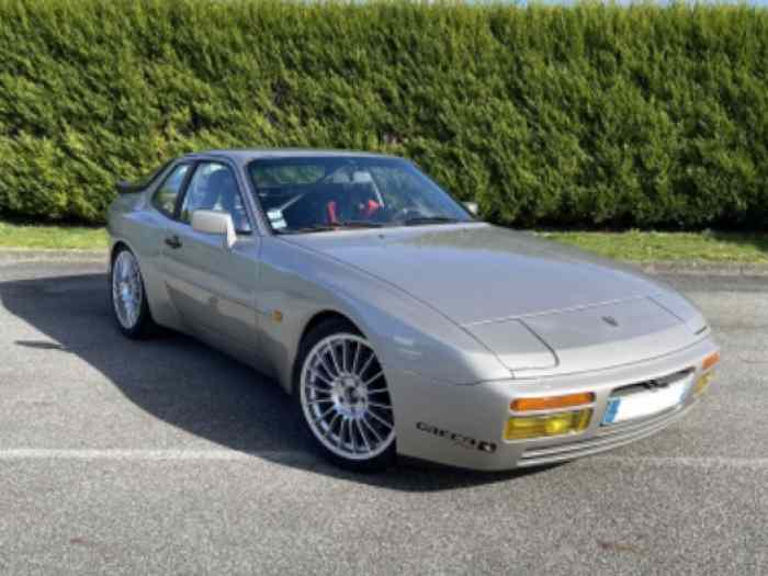 Porsche 944 Turbo 0