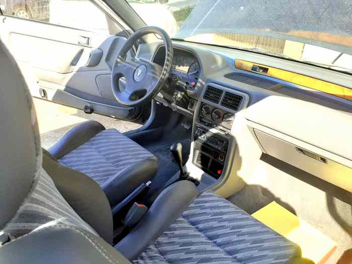 Rover 220 GTI 2.0 16 v origine Suisse 4