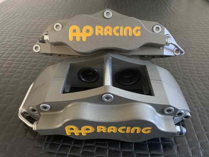 2 étriers AP RACING 4 PISTONS NEUFS