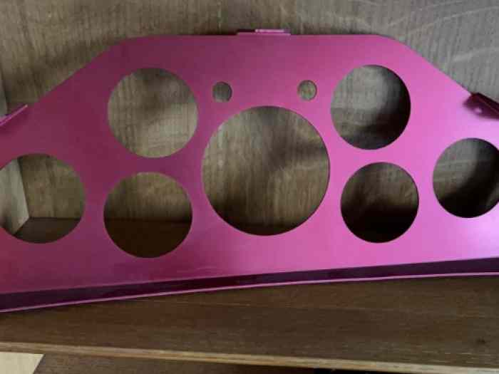 Fond de compteur alu anodisé rouge BMW E30