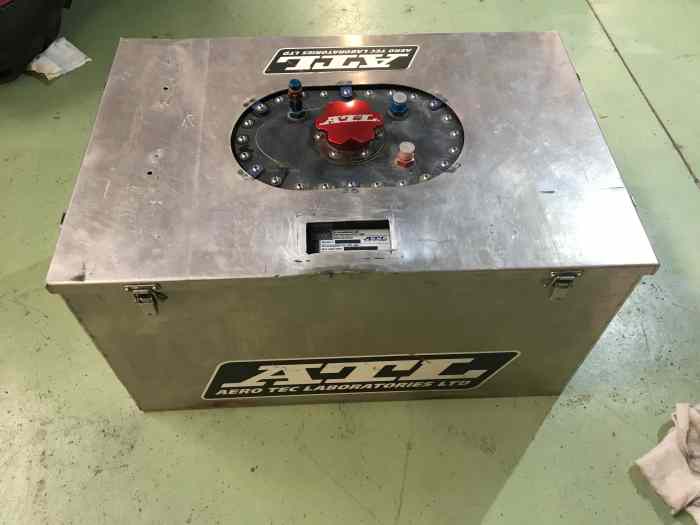 Vends réservoir carburant ATL 80L + caisson alu ATL – photo 1 sur 2