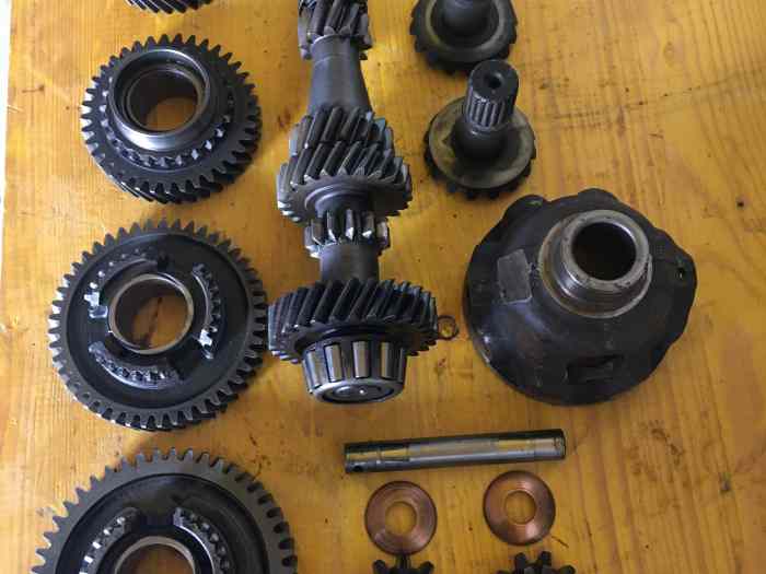 Divers pieces de boite 330-353-365 0