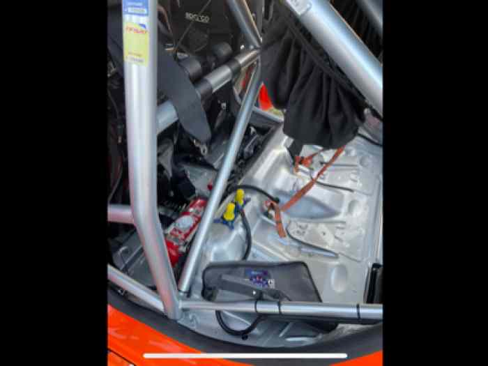 Clio r3t full evo – photo 3 sur 4