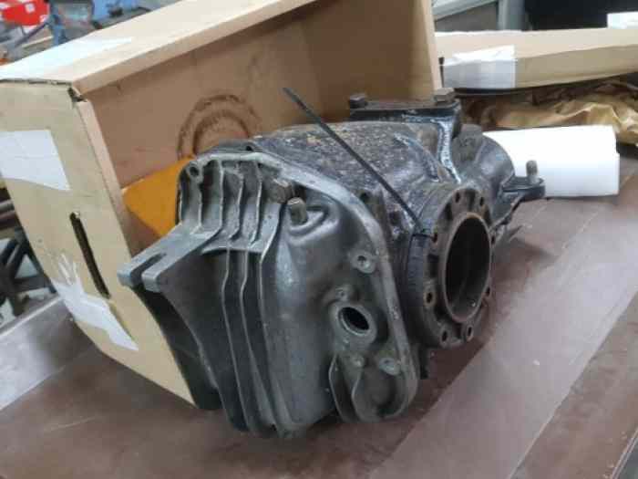 Pont 210mm BMW M3 E30 GrA (carters seuls) 0