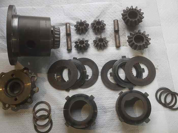 Pont 210mm BMW M3 E30 GrA (carters seuls) 5