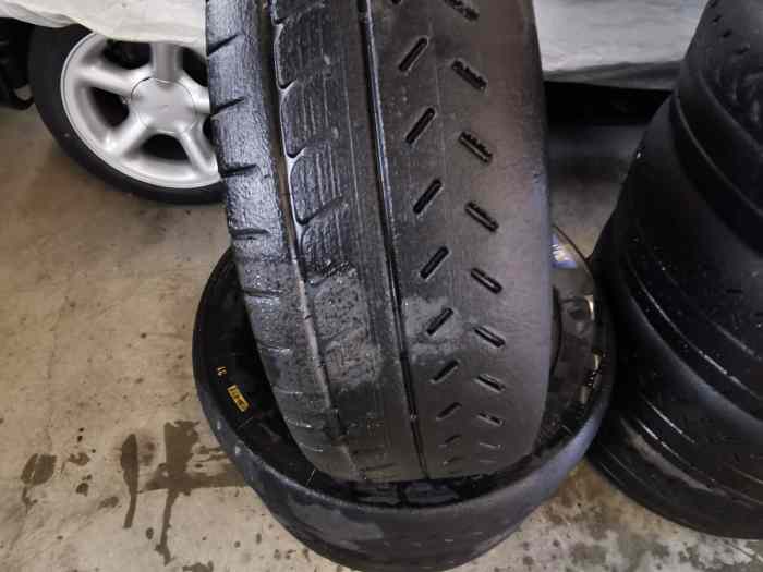 Vds lot 4 pneus Michelin 19/63/17 R31