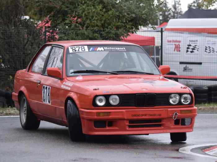 RECHERCHE CAISSE BMW E 30 318IS