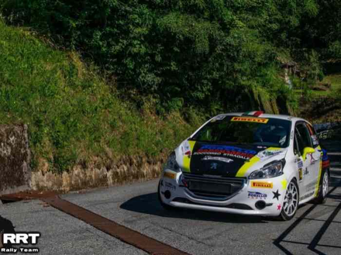 Peugeot 208 r2b 0