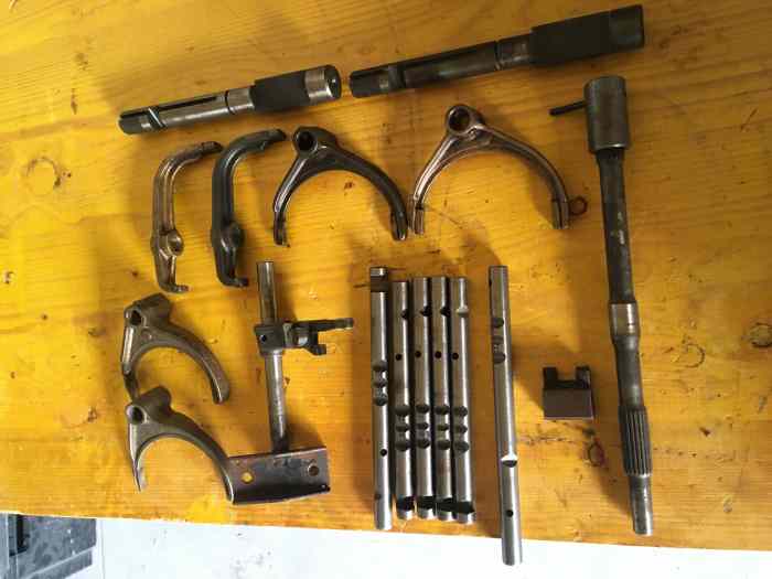 Divers pieces de boite 330-353-365 1