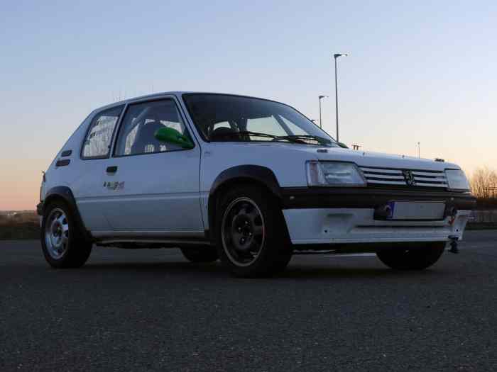 A Vendre: Peugeot 205 GTI 1900 12000€ ...