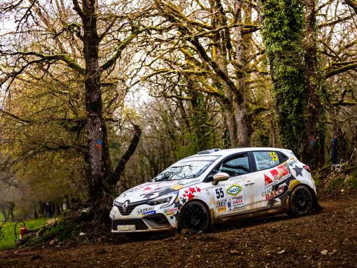 LEZEAU Compétition loue CLIO V Rally 5 Terre 4