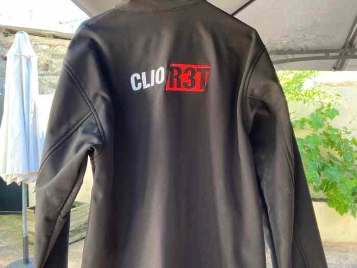 VENDS SOFTSHELL RENAULT SPORT CLIO TROPHY R3 ET R3T, 10 casquettes divers voir photos 3