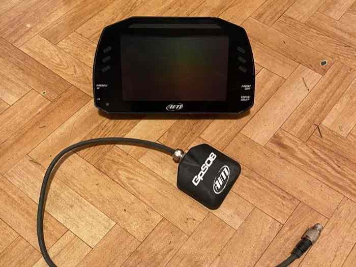 Dashboard AIM MXS STRADA avec gps