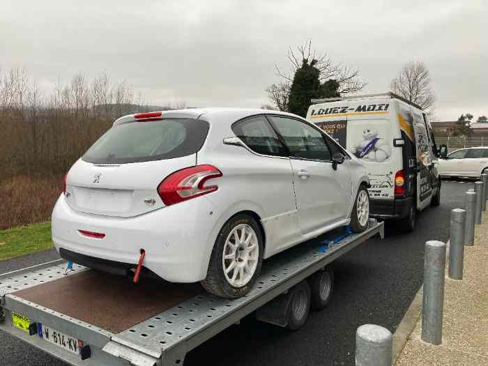 Loue Peugeot 208 R2 Evo 3