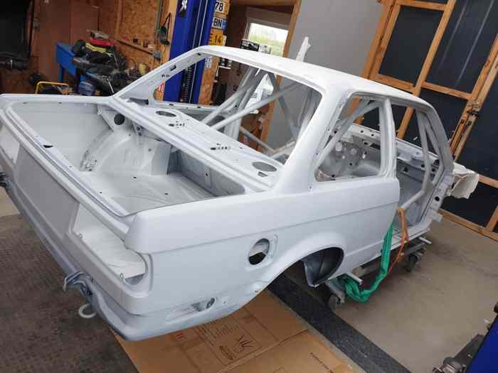 caisse Bmw e30 arceauté et Bmw e30 320i ph1 0